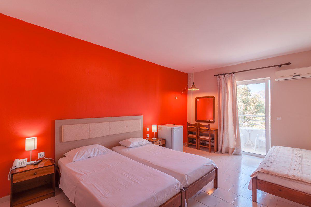 Iolkos Hotel Kárpathos Eksteriør billede