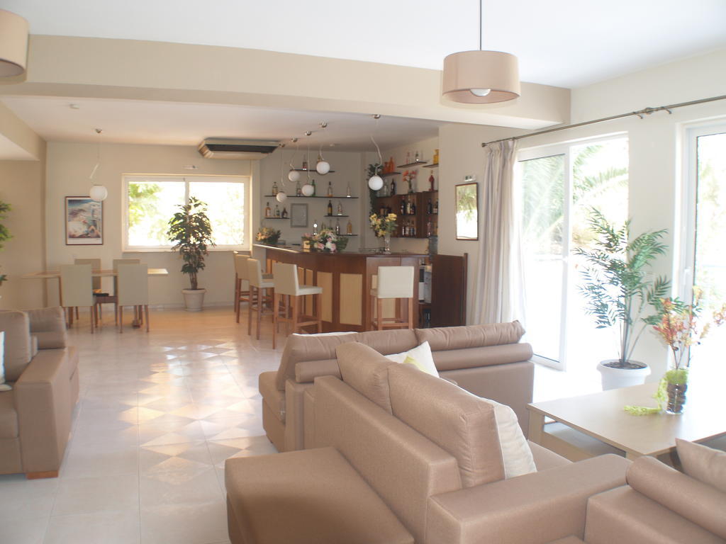 Iolkos Hotel Kárpathos Eksteriør billede