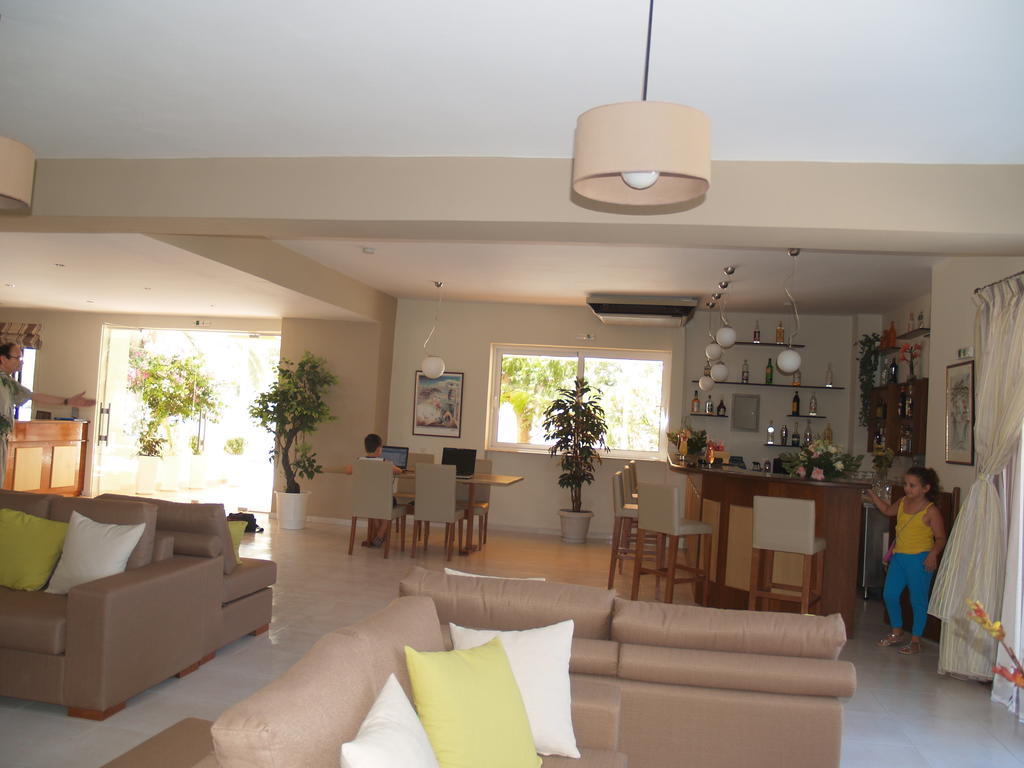 Iolkos Hotel Kárpathos Eksteriør billede